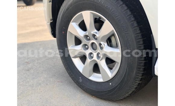 Nunua Imported Mitsubishi Pajero Nyeupe Gari ndani ya Import - Dubai nchini Kati Kenya Nunua Imported Mitsubishi Pajero Nyeupe Gari ndani ya Import - Dubai nchini Kati Kenya