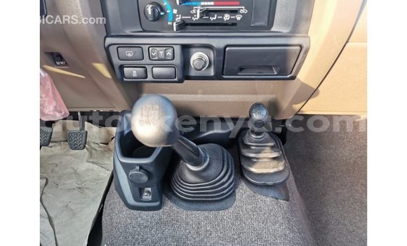 Imported Toyota Land Cruiser White Makiinaa iti Import - Dubai keessatti Central Kenya keessatti Imported Toyota Land Cruiser White Makiinaa iti Import - Dubai keessatti Central Kenya keessatti