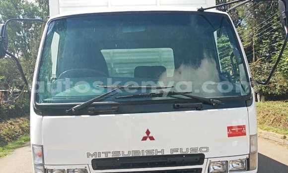 Oofamaa Mitsubishi Fuso White Netiree iti Nairobi keessatti Nairobi keessatti