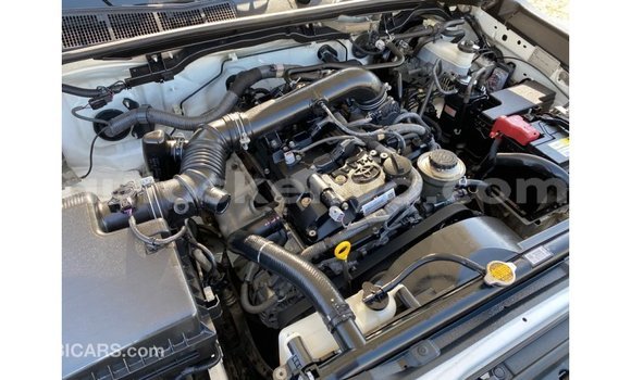 Nunua Imported Toyota Hilux Nyeupe Gari ndani ya Import - Dubai nchini Kati Kenya Nunua Imported Toyota Hilux Nyeupe Gari ndani ya Import - Dubai nchini Kati Kenya