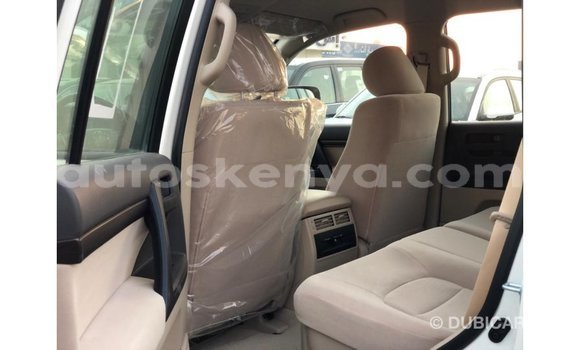 Imported Toyota Land Cruiser White Makiinaa iti Import - Dubai keessatti Central Kenya keessatti Imported Toyota Land Cruiser White Makiinaa iti Import - Dubai keessatti Central Kenya keessatti
