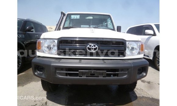 Nunua Imported Toyota Land Cruiser Nyeupe Gari ndani ya Import - Dubai nchini Kati Kenya Nunua Imported Toyota Land Cruiser Nyeupe Gari ndani ya Import - Dubai nchini Kati Kenya