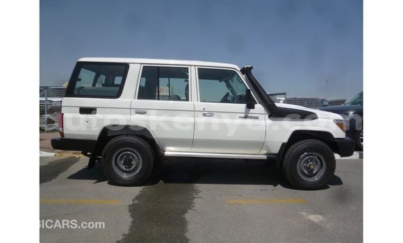 Nunua Imported Toyota Land Cruiser Nyeupe Gari ndani ya Import - Dubai nchini Kati Kenya Nunua Imported Toyota Land Cruiser Nyeupe Gari ndani ya Import - Dubai nchini Kati Kenya