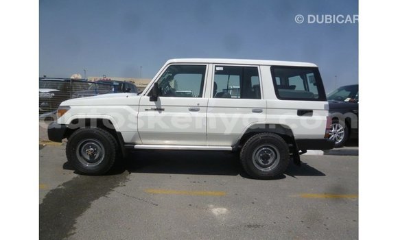Nunua Imported Toyota Land Cruiser Nyeupe Gari ndani ya Import - Dubai nchini Kati Kenya Nunua Imported Toyota Land Cruiser Nyeupe Gari ndani ya Import - Dubai nchini Kati Kenya