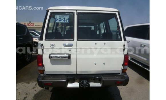 Nunua Imported Toyota Land Cruiser Nyeupe Gari ndani ya Import - Dubai nchini Kati Kenya Nunua Imported Toyota Land Cruiser Nyeupe Gari ndani ya Import - Dubai nchini Kati Kenya