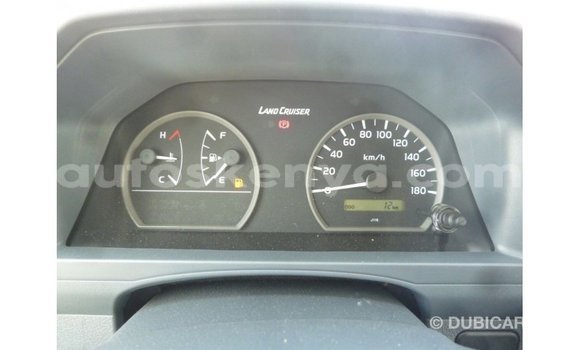 Nunua Imported Toyota Land Cruiser Nyeupe Gari ndani ya Import - Dubai nchini Kati Kenya Nunua Imported Toyota Land Cruiser Nyeupe Gari ndani ya Import - Dubai nchini Kati Kenya