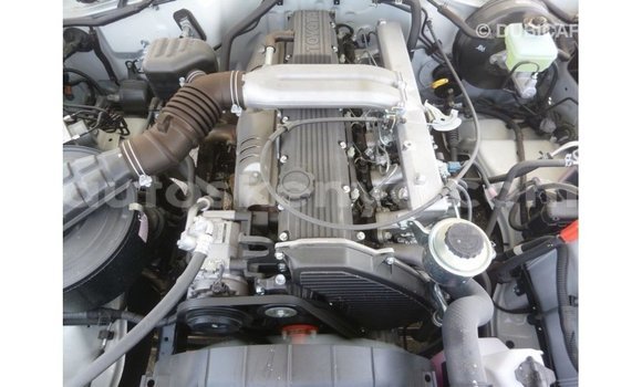 Nunua Imported Toyota Land Cruiser Nyeupe Gari ndani ya Import - Dubai nchini Kati Kenya Nunua Imported Toyota Land Cruiser Nyeupe Gari ndani ya Import - Dubai nchini Kati Kenya