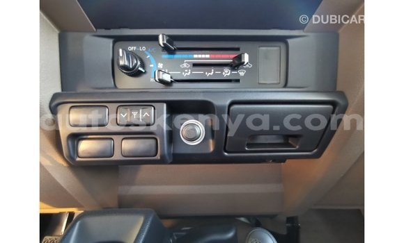 Imported Toyota Land Cruiser White Makiinaa iti Import - Dubai keessatti Central Kenya keessatti Imported Toyota Land Cruiser White Makiinaa iti Import - Dubai keessatti Central Kenya keessatti
