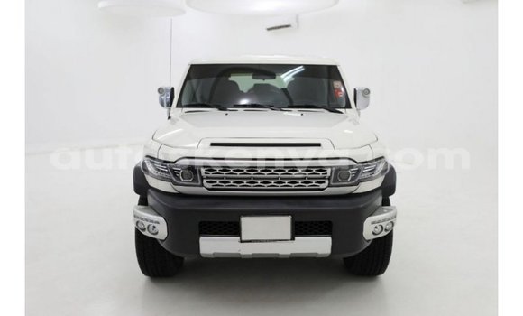 Nunua Imported Toyota FJ Cruiser Nyeupe Gari ndani ya Import - Dubai nchini Kati Kenya Nunua Imported Toyota FJ Cruiser Nyeupe Gari ndani ya Import - Dubai nchini Kati Kenya