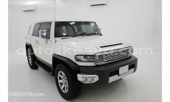 Nunua Imported Toyota FJ Cruiser Nyeupe Gari ndani ya Import - Dubai nchini Kati Kenya Nunua Imported Toyota FJ Cruiser Nyeupe Gari ndani ya Import - Dubai nchini Kati Kenya