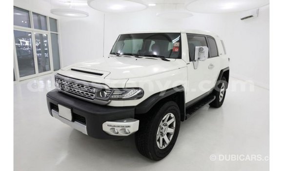 Nunua Imported Toyota FJ Cruiser Nyeupe Gari ndani ya Import - Dubai nchini Kati Kenya Nunua Imported Toyota FJ Cruiser Nyeupe Gari ndani ya Import - Dubai nchini Kati Kenya