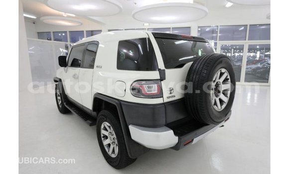 Nunua Imported Toyota FJ Cruiser Nyeupe Gari ndani ya Import - Dubai nchini Kati Kenya Nunua Imported Toyota FJ Cruiser Nyeupe Gari ndani ya Import - Dubai nchini Kati Kenya