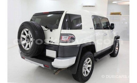 Nunua Imported Toyota FJ Cruiser Nyeupe Gari ndani ya Import - Dubai nchini Kati Kenya Nunua Imported Toyota FJ Cruiser Nyeupe Gari ndani ya Import - Dubai nchini Kati Kenya