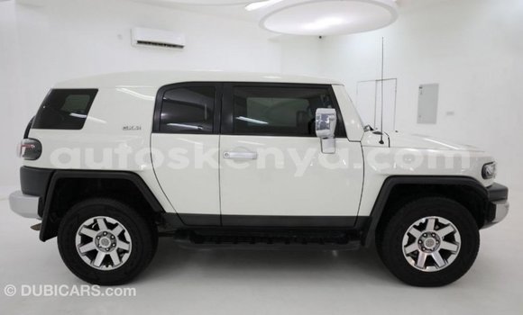 Nunua Imported Toyota FJ Cruiser Nyeupe Gari ndani ya Import - Dubai nchini Kati Kenya Nunua Imported Toyota FJ Cruiser Nyeupe Gari ndani ya Import - Dubai nchini Kati Kenya