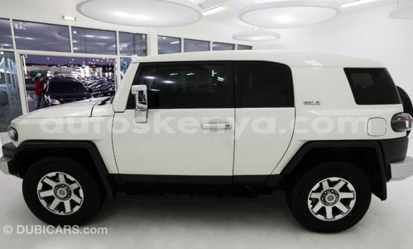 Nunua Imported Toyota FJ Cruiser Nyeupe Gari ndani ya Import - Dubai nchini Kati Kenya Nunua Imported Toyota FJ Cruiser Nyeupe Gari ndani ya Import - Dubai nchini Kati Kenya