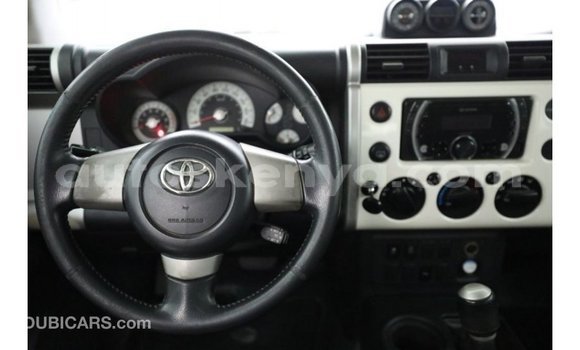 Nunua Imported Toyota FJ Cruiser Nyeupe Gari ndani ya Import - Dubai nchini Kati Kenya Nunua Imported Toyota FJ Cruiser Nyeupe Gari ndani ya Import - Dubai nchini Kati Kenya
