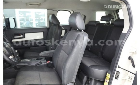 Nunua Imported Toyota FJ Cruiser Nyeupe Gari ndani ya Import - Dubai nchini Kati Kenya Nunua Imported Toyota FJ Cruiser Nyeupe Gari ndani ya Import - Dubai nchini Kati Kenya