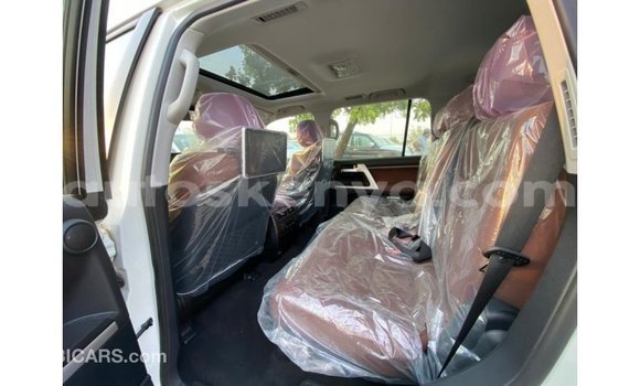 Nunua Imported Toyota Land Cruiser Nyeupe Gari ndani ya Import - Dubai nchini Kati Kenya Nunua Imported Toyota Land Cruiser Nyeupe Gari ndani ya Import - Dubai nchini Kati Kenya