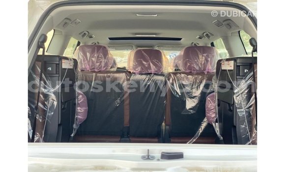 Nunua Imported Toyota Land Cruiser Nyeupe Gari ndani ya Import - Dubai nchini Kati Kenya Nunua Imported Toyota Land Cruiser Nyeupe Gari ndani ya Import - Dubai nchini Kati Kenya