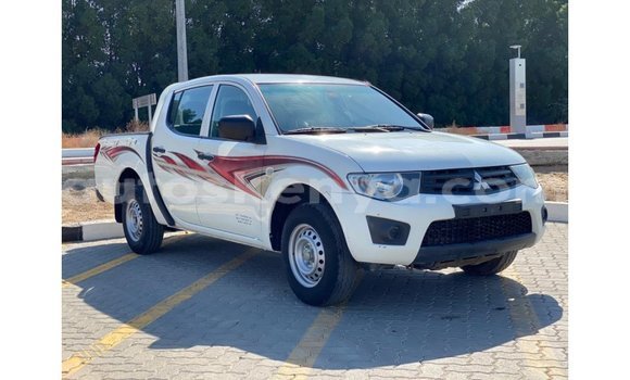 Nunua Imported Mitsubishi L200 Nyeupe Gari ndani ya Import - Dubai nchini Kati Kenya Nunua Imported Mitsubishi L200 Nyeupe Gari ndani ya Import - Dubai nchini Kati Kenya