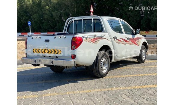 Nunua Imported Mitsubishi L200 Nyeupe Gari ndani ya Import - Dubai nchini Kati Kenya Nunua Imported Mitsubishi L200 Nyeupe Gari ndani ya Import - Dubai nchini Kati Kenya