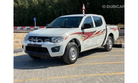 Nunua Imported Mitsubishi L200 Nyeupe Gari ndani ya Import - Dubai nchini Kati Kenya Nunua Imported Mitsubishi L200 Nyeupe Gari ndani ya Import - Dubai nchini Kati Kenya