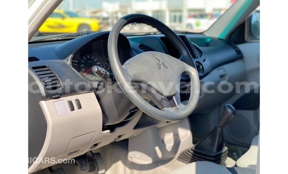 Nunua Imported Mitsubishi L200 Nyeupe Gari ndani ya Import - Dubai nchini Kati Kenya Nunua Imported Mitsubishi L200 Nyeupe Gari ndani ya Import - Dubai nchini Kati Kenya