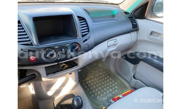 Nunua Imported Mitsubishi L200 Nyeupe Gari ndani ya Import - Dubai nchini Kati Kenya Nunua Imported Mitsubishi L200 Nyeupe Gari ndani ya Import - Dubai nchini Kati Kenya