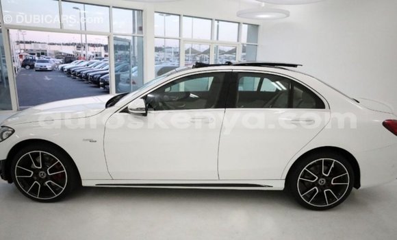 Nunua Imported Mercedes‒Benz 1117 Nyeupe Lori ndani ya Import - Dubai nchini Kati Kenya Nunua Imported Mercedes‒Benz 1117 Nyeupe Lori ndani ya Import - Dubai nchini Kati Kenya