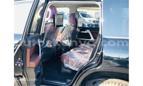 Nunua Imported Toyota Land Cruiser Nyeusi Gari ndani ya Import - Dubai nchini Kati Kenya Nunua Imported Toyota Land Cruiser Nyeusi Gari ndani ya Import - Dubai nchini Kati Kenya