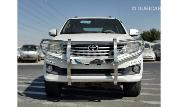 Nunua Imported Toyota Fortuner Nyeupe Gari ndani ya Import - Dubai nchini Kati Kenya Nunua Imported Toyota Fortuner Nyeupe Gari ndani ya Import - Dubai nchini Kati Kenya