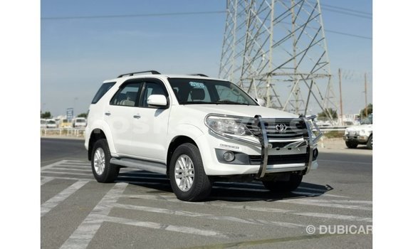 Nunua Imported Toyota Fortuner Nyeupe Gari ndani ya Import - Dubai nchini Kati Kenya Nunua Imported Toyota Fortuner Nyeupe Gari ndani ya Import - Dubai nchini Kati Kenya