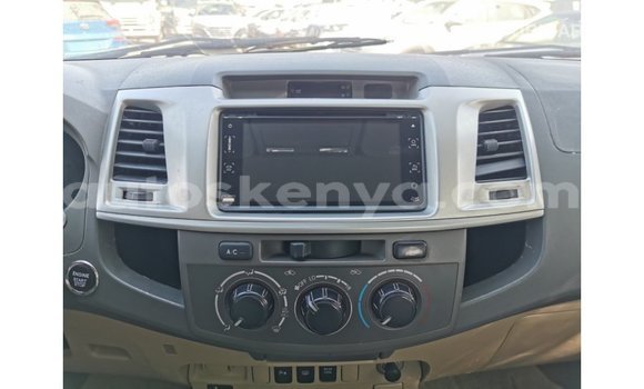 Nunua Imported Toyota Fortuner Nyeupe Gari ndani ya Import - Dubai nchini Kati Kenya Nunua Imported Toyota Fortuner Nyeupe Gari ndani ya Import - Dubai nchini Kati Kenya
