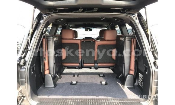 Imported Toyota Land Cruiser Black Makiinaa iti Import - Dubai keessatti Central Kenya keessatti Imported Toyota Land Cruiser Black Makiinaa iti Import - Dubai keessatti Central Kenya keessatti