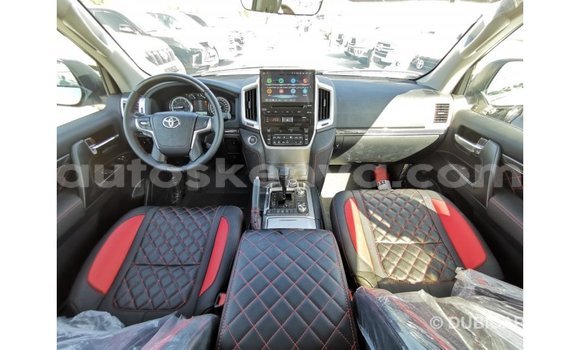 Buy Import Toyota Land Cruiser White Car in Import - Dubai in Central Kenya Buy Import Toyota Land Cruiser White Car in Import - Dubai in Central Kenya