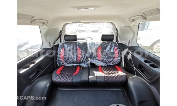 Buy Import Toyota Land Cruiser White Car in Import - Dubai in Central Kenya Buy Import Toyota Land Cruiser White Car in Import - Dubai in Central Kenya