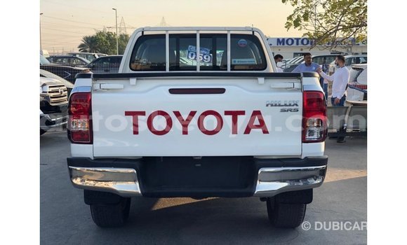 Imported Toyota Hilux White Makiinaa iti Import - Dubai keessatti Central Kenya keessatti Imported Toyota Hilux White Makiinaa iti Import - Dubai keessatti Central Kenya keessatti