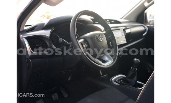 Imported Toyota Hilux White Makiinaa iti Import - Dubai keessatti Central Kenya keessatti Imported Toyota Hilux White Makiinaa iti Import - Dubai keessatti Central Kenya keessatti