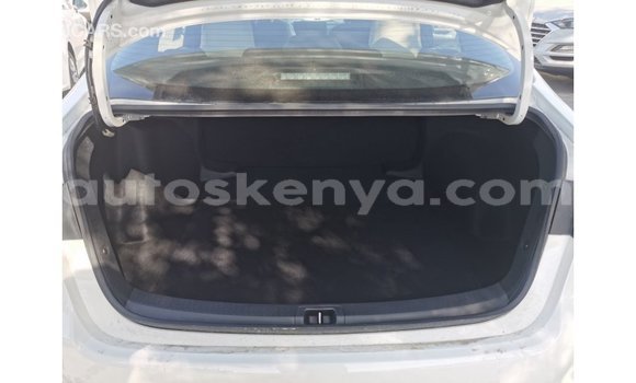 Imported Toyota Corolla White Makiinaa iti Import - Dubai keessatti Central Kenya keessatti Imported Toyota Corolla White Makiinaa iti Import - Dubai keessatti Central Kenya keessatti