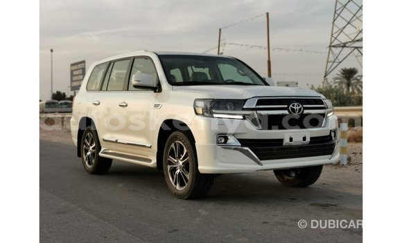 Nunua Imported Toyota Land Cruiser Nyeupe Gari ndani ya Import - Dubai nchini Kati Kenya Nunua Imported Toyota Land Cruiser Nyeupe Gari ndani ya Import - Dubai nchini Kati Kenya