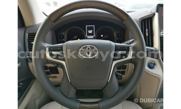Nunua Imported Toyota Land Cruiser Nyeupe Gari ndani ya Import - Dubai nchini Kati Kenya Nunua Imported Toyota Land Cruiser Nyeupe Gari ndani ya Import - Dubai nchini Kati Kenya