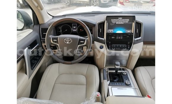 Nunua Imported Toyota Land Cruiser Nyeupe Gari ndani ya Import - Dubai nchini Kati Kenya Nunua Imported Toyota Land Cruiser Nyeupe Gari ndani ya Import - Dubai nchini Kati Kenya