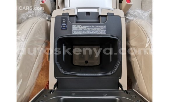 Nunua Imported Toyota Land Cruiser Nyeupe Gari ndani ya Import - Dubai nchini Kati Kenya Nunua Imported Toyota Land Cruiser Nyeupe Gari ndani ya Import - Dubai nchini Kati Kenya