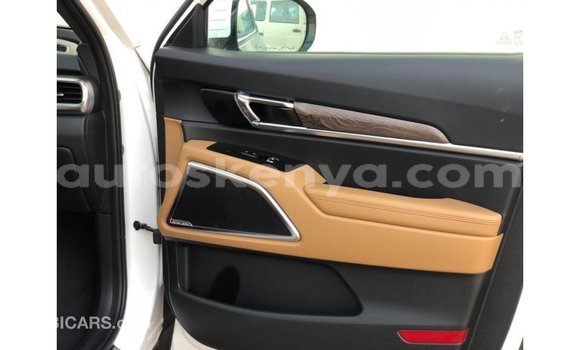 Imported Kia Carens White Makiinaa iti Import - Dubai keessatti Central Kenya keessatti Imported Kia Carens White Makiinaa iti Import - Dubai keessatti Central Kenya keessatti