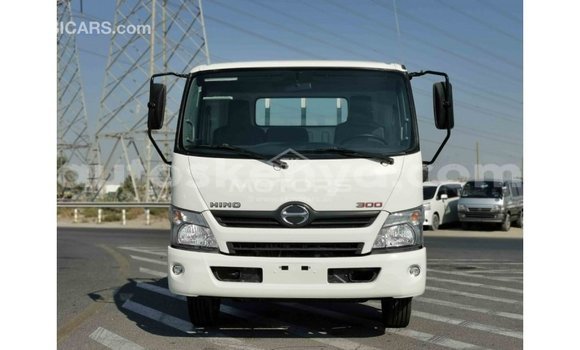 Buy Import Hino 300 Series White Truck in Import - Dubai in Central Kenya Buy Import Hino 300 Series White Truck in Import - Dubai in Central Kenya