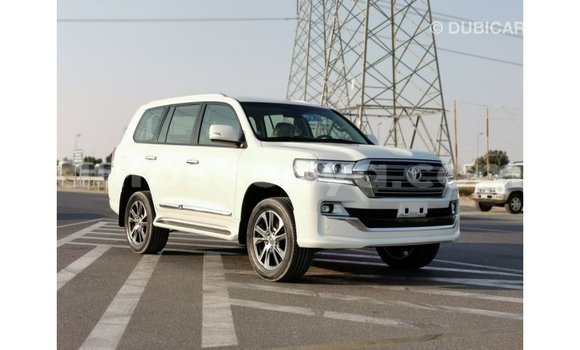 Buy Import Toyota Land Cruiser White Car in Import - Dubai in Central Kenya Buy Import Toyota Land Cruiser White Car in Import - Dubai in Central Kenya