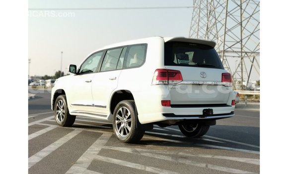 Buy Import Toyota Land Cruiser White Car in Import - Dubai in Central Kenya Buy Import Toyota Land Cruiser White Car in Import - Dubai in Central Kenya