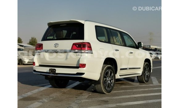 Buy Import Toyota Land Cruiser White Car in Import - Dubai in Central Kenya Buy Import Toyota Land Cruiser White Car in Import - Dubai in Central Kenya