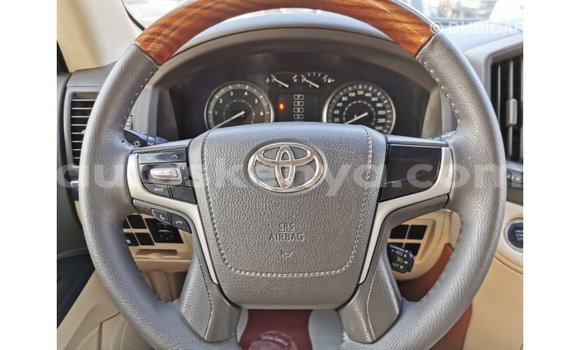 Buy Import Toyota Land Cruiser White Car in Import - Dubai in Central Kenya Buy Import Toyota Land Cruiser White Car in Import - Dubai in Central Kenya