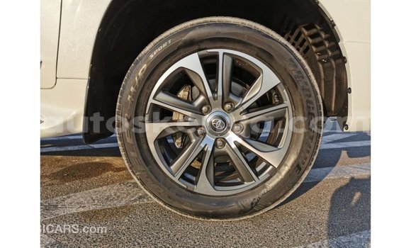 Buy Import Toyota Land Cruiser White Car in Import - Dubai in Central Kenya Buy Import Toyota Land Cruiser White Car in Import - Dubai in Central Kenya